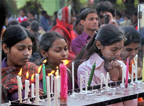 25 दिसंबर 2011: तस्वीरों में देखें दिनभर की बड़ी खबरें | पढ़ें