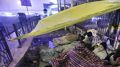 25 दिसंबर 2011: तस्वीरों में देखें दिनभर की बड़ी खबरें | पढ़ें