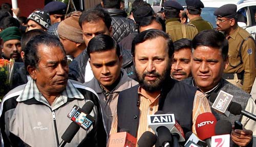 25 दिसंबर 2011: तस्वीरों में देखें दिनभर की बड़ी खबरें | पढ़ें