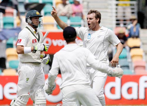 12 दिसंबर 2011: तस्वीरों में देखें दिनभर की बड़ी खबरें | पढ़ें