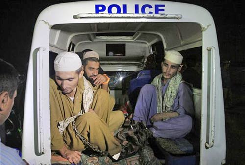 देखें पाकिस्‍तान के मदरसों की नापाक हकीकत