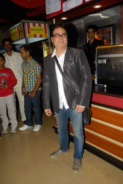 'पप्पू कांट डांस..'  का प्रीमियर । बॉलीवुड हसीनाएं