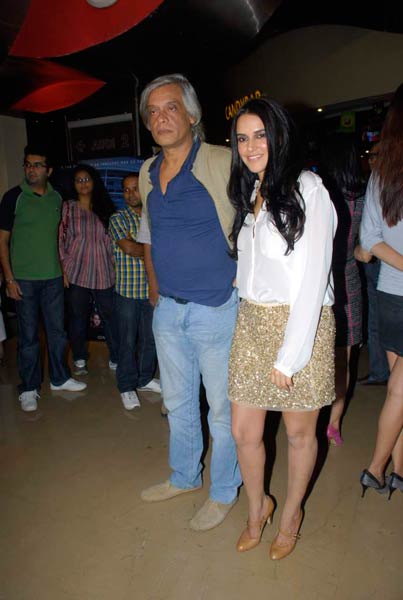 'पप्पू कांट डांस..'  का प्रीमियर । बॉलीवुड हसीनाएं