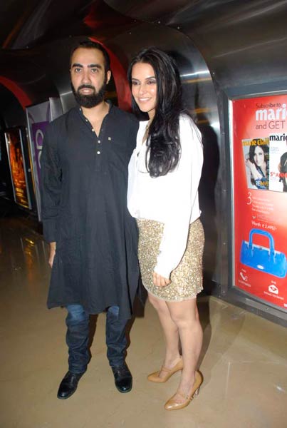 'पप्पू कांट डांस..'  का प्रीमियर । बॉलीवुड हसीनाएं