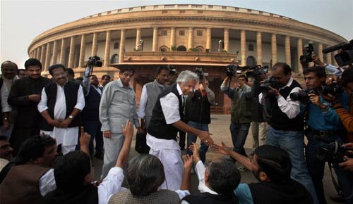 2 दिसंबर 2011: तस्‍वीरों में देखें दिनभर की बड़ी खबरें | पढ़ें