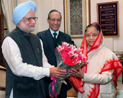 19 दिसंबर 2011: तस्वीरों में देखें दिनभर की बड़ी खबरें | पढ़ें