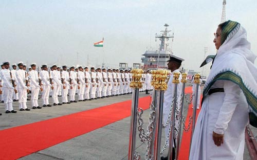 अब राष्ट्रपति हुईं युद्धपोत पर सवार