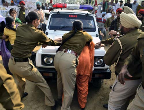 07 दिसंबर 2011: तस्‍वीरों में देखें दिनभर की बड़ी खबरें | पढ़ें