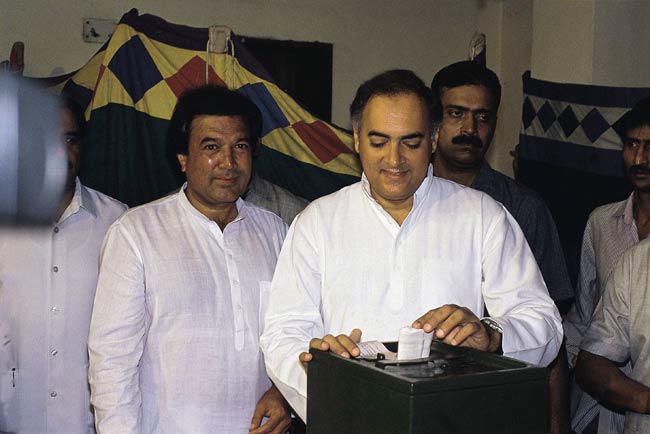 राजेश खन्‍ना की दूसरी पुण्यतिथि | उमड़ा बॉलीवुड