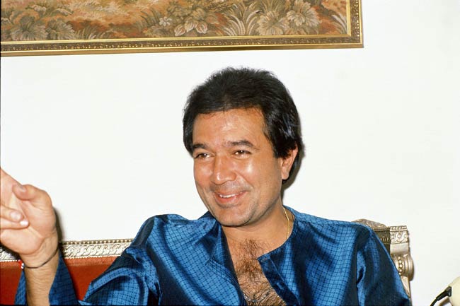 राजेश खन्‍ना की दूसरी पुण्यतिथि | उमड़ा बॉलीवुड