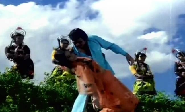 राजेश खन्‍ना की दूसरी पुण्यतिथि | उमड़ा बॉलीवुड