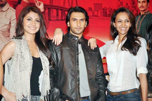 'लेडिज वर्सिज रिकी बहल' का प्रमोशन...| जिस्‍म दिखाने की होड़...