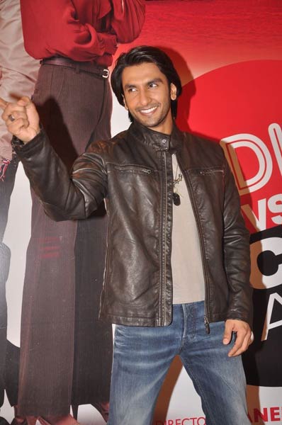 'लेडिज वर्सिज रिकी बहल' का प्रमोशन...| जिस्‍म दिखाने की होड़...