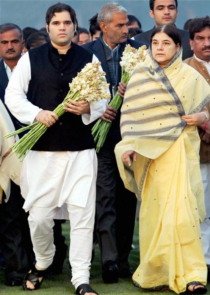 14 दिसंबर 2011: तस्वीरों में देखें दिनभर की बड़ी खबरें | पढ़ें