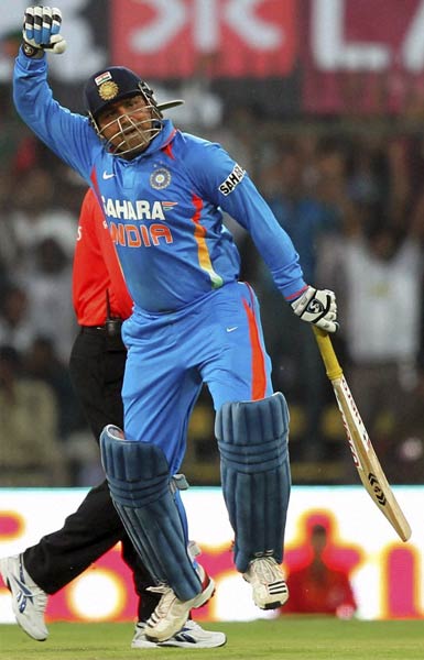 तस्वीरों में देखें सहवाग ने कैसे लगाया दोहरा शतक