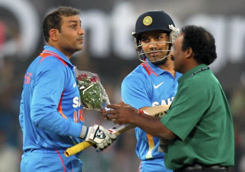 तस्वीरों में देखें सहवाग ने कैसे लगाया दोहरा शतक