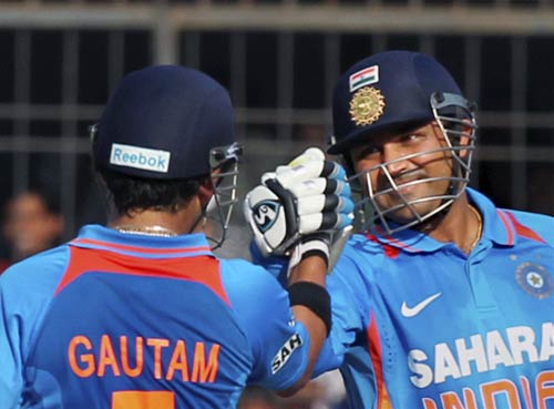 तस्वीरों में देखें सहवाग ने कैसे लगाया दोहरा शतक