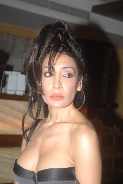 हॉट सोफिया का बिकनी अवतार । बिकनी मॉडल्‍स