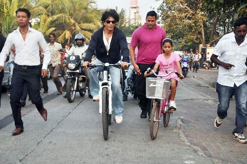 मुंबई में 'किंग खान' ने की 'शान की सवारी' | शाहरुख पर विशेष