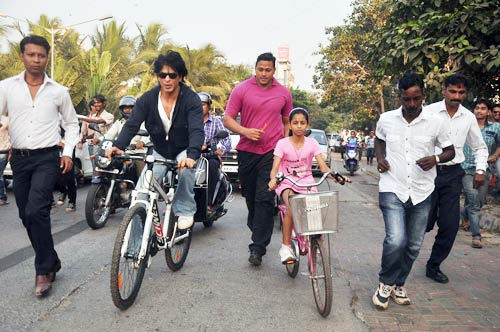 मुंबई में 'किंग खान' ने की 'शान की सवारी' | शाहरुख पर विशेष