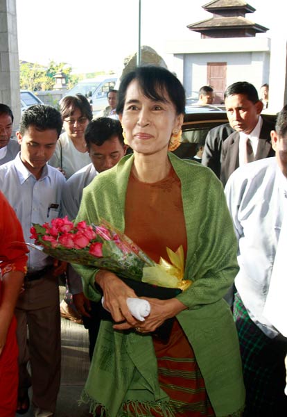 23 दिसंबर 2011: तस्वीरों में देखें दिनभर की बड़ी खबरें | पढ़ें