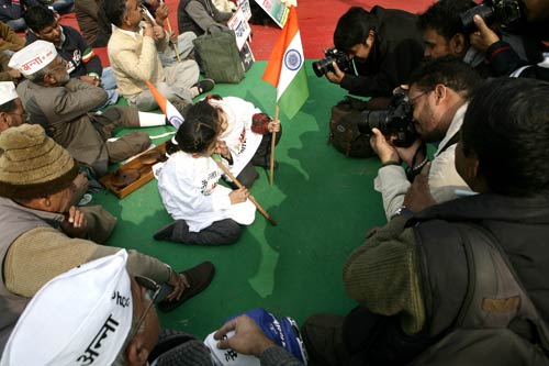 तस्‍वीरों में देखें मुंबई में अन्‍ना का अनशन  | मैं भी अन्‍ना...