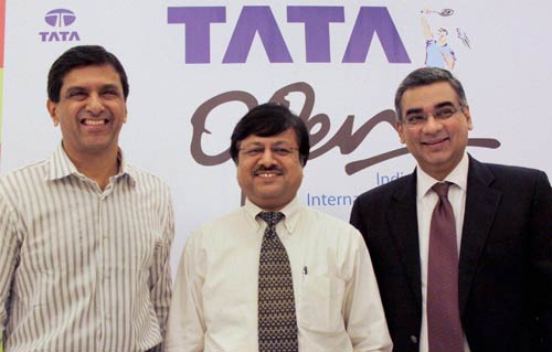 12 दिसंबर 2011: तस्वीरों में देखें दिनभर की बड़ी खबरें | पढ़ें