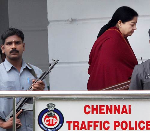 15 दिसंबर 2011: तस्वीरों में देखें दिनभर की बड़ी खबरें | पढ़ें