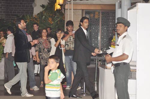 फिल्म 'मिशन इंपोसिबल' का प्रीमियर...। सितारों की मस्‍ती