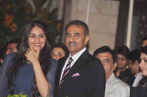 फिल्म 'मिशन इंपोसिबल' का प्रीमियर...। सितारों की मस्‍ती