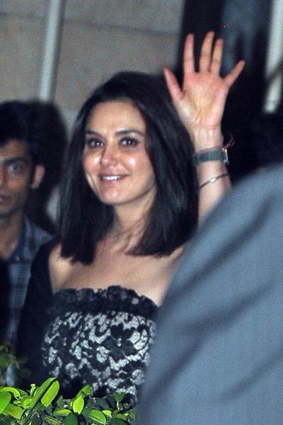 फिल्म 'मिशन इंपोसिबल' का प्रीमियर...। सितारों की मस्‍ती