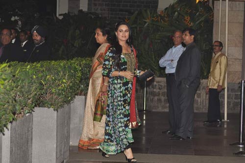 फिल्म 'मिशन इंपोसिबल' का प्रीमियर...। सितारों की मस्‍ती