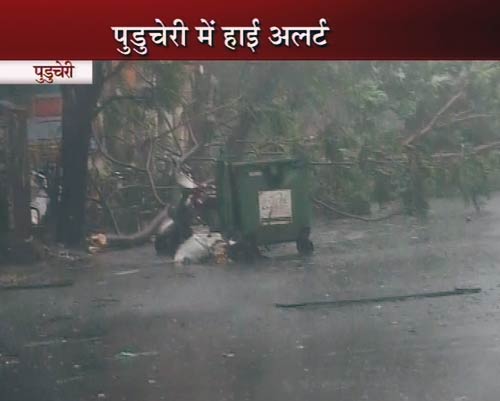 'ठाणे' तूफान ने मचाई तबाही