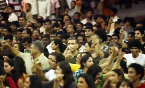 फ्लैश मॉब में झलका 'स्पिरिट ऑफ मुंबई' | वीडियो देखें