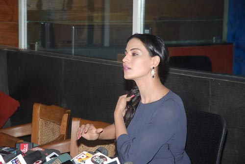 आखिर मिल ही गई वीना मलिक...| देखें विवादित फोटो