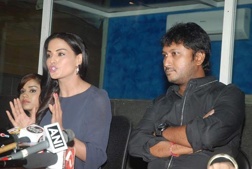 आखिर मिल ही गई वीना मलिक...| देखें विवादित फोटो