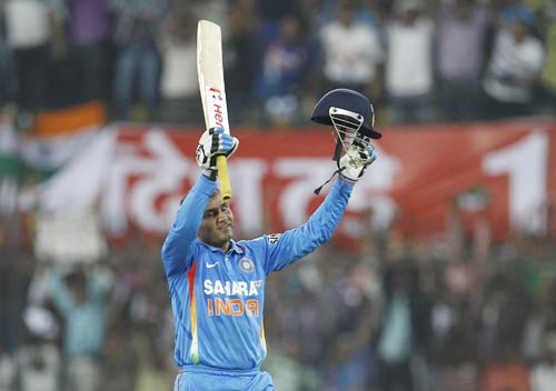 तस्वीरों में देखें सहवाग ने कैसे लगाया दोहरा शतक