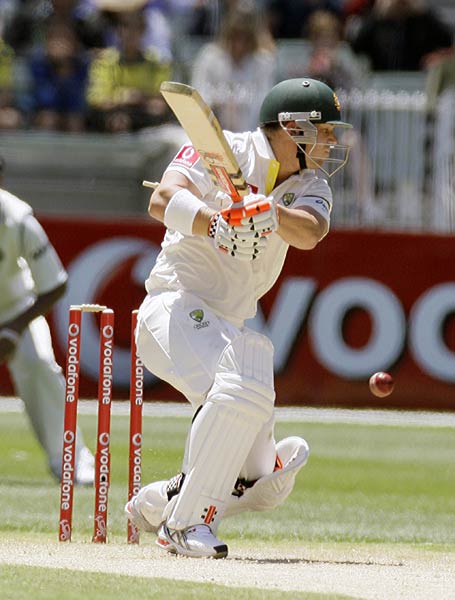 फ्लॉप बल्लेबाजी के बाद गेंदबाजों ने जगाई उम्मीद