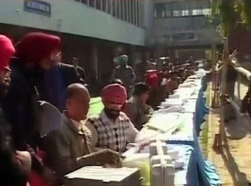 उत्तराखंड और पंजाब में वोटिंग संपन्‍न