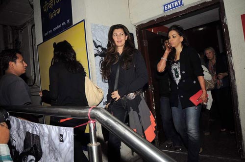 अग्निपथ की स्‍पेशल स्‍क्रीनिंग में सितारे |  सितारों की मस्‍ती