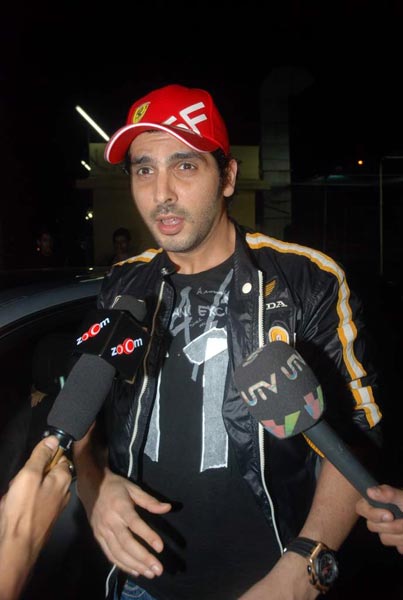 अग्निपथ की स्‍पेशल स्‍क्रीनिंग में सितारे |  सितारों की मस्‍ती