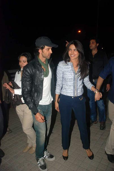 अग्निपथ की स्‍पेशल स्‍क्रीनिंग में सितारे |  सितारों की मस्‍ती