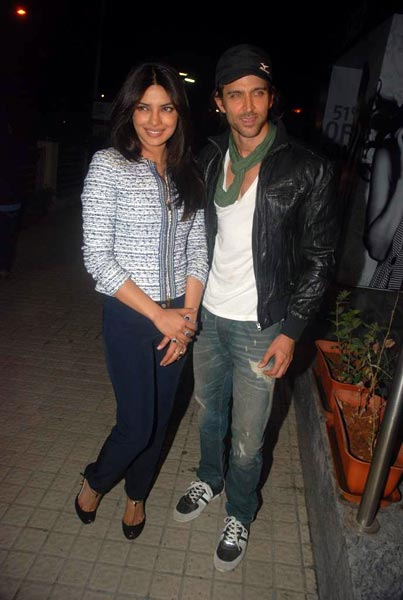 अग्निपथ की स्‍पेशल स्‍क्रीनिंग में सितारे |  सितारों की मस्‍ती