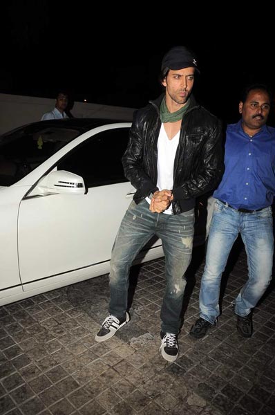 अग्निपथ की स्‍पेशल स्‍क्रीनिंग में सितारे |  सितारों की मस्‍ती