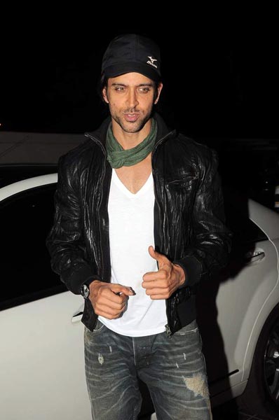 अग्निपथ की स्‍पेशल स्‍क्रीनिंग में सितारे |  सितारों की मस्‍ती