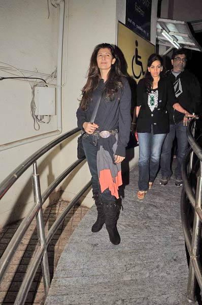 अग्निपथ की स्‍पेशल स्‍क्रीनिंग में सितारे |  सितारों की मस्‍ती