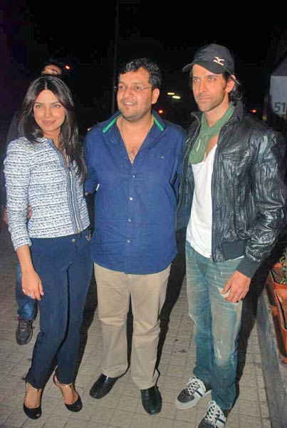 अग्निपथ की स्‍पेशल स्‍क्रीनिंग में सितारे |  सितारों की मस्‍ती