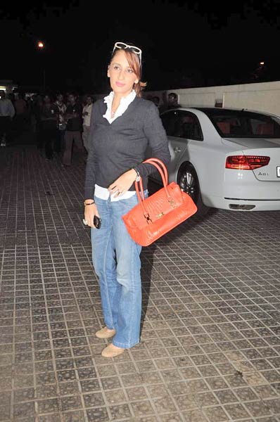 अग्निपथ की स्‍पेशल स्‍क्रीनिंग में सितारे |  सितारों की मस्‍ती