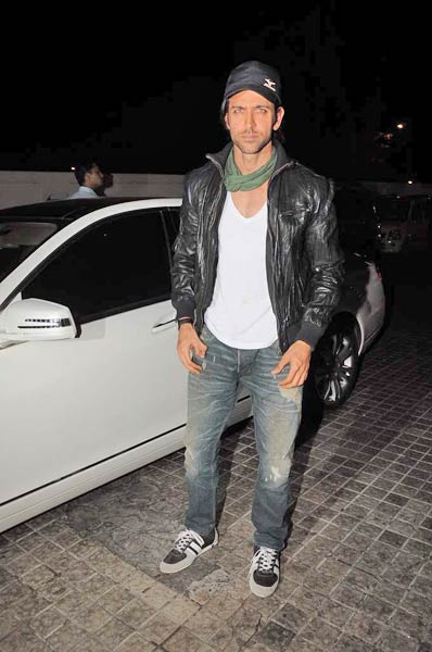 अग्निपथ की स्‍पेशल स्‍क्रीनिंग में सितारे |  सितारों की मस्‍ती