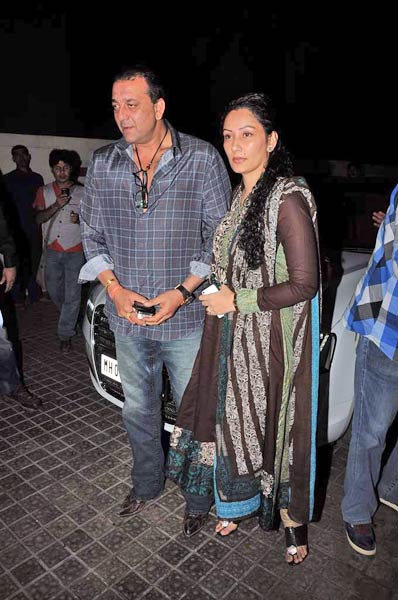 अग्निपथ की स्‍पेशल स्‍क्रीनिंग में सितारे |  सितारों की मस्‍ती